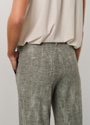 Pantalon | Regular Travel Print | Taro Dessin | Dusky Green Structure